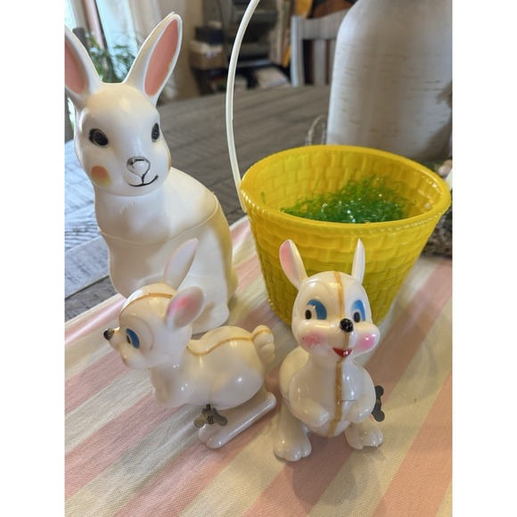 Vintage Peoria Blow Mold Easter Bunny Yellow Basket Rabbit Wind-Up Toy